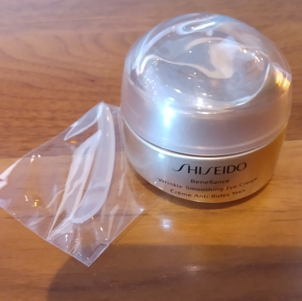 NWT Shiseido Benefiance Wrinkle Smoothing Eye Cream